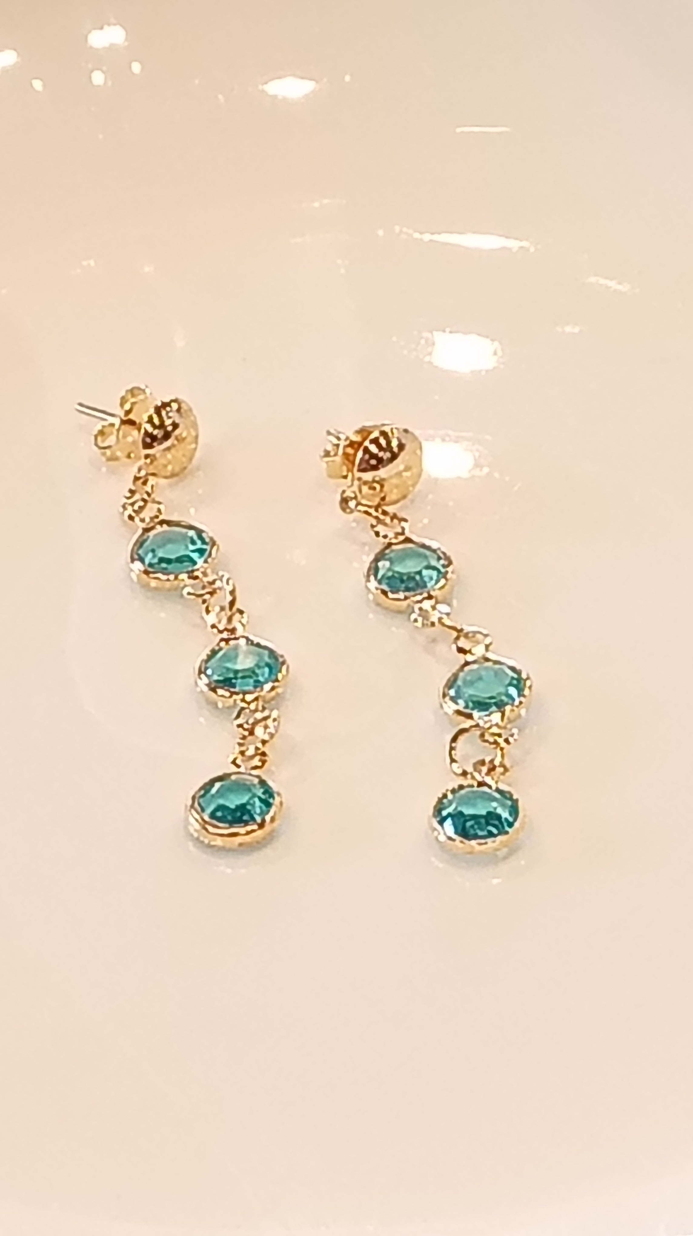 Pendientes largos con cristales color turqueza