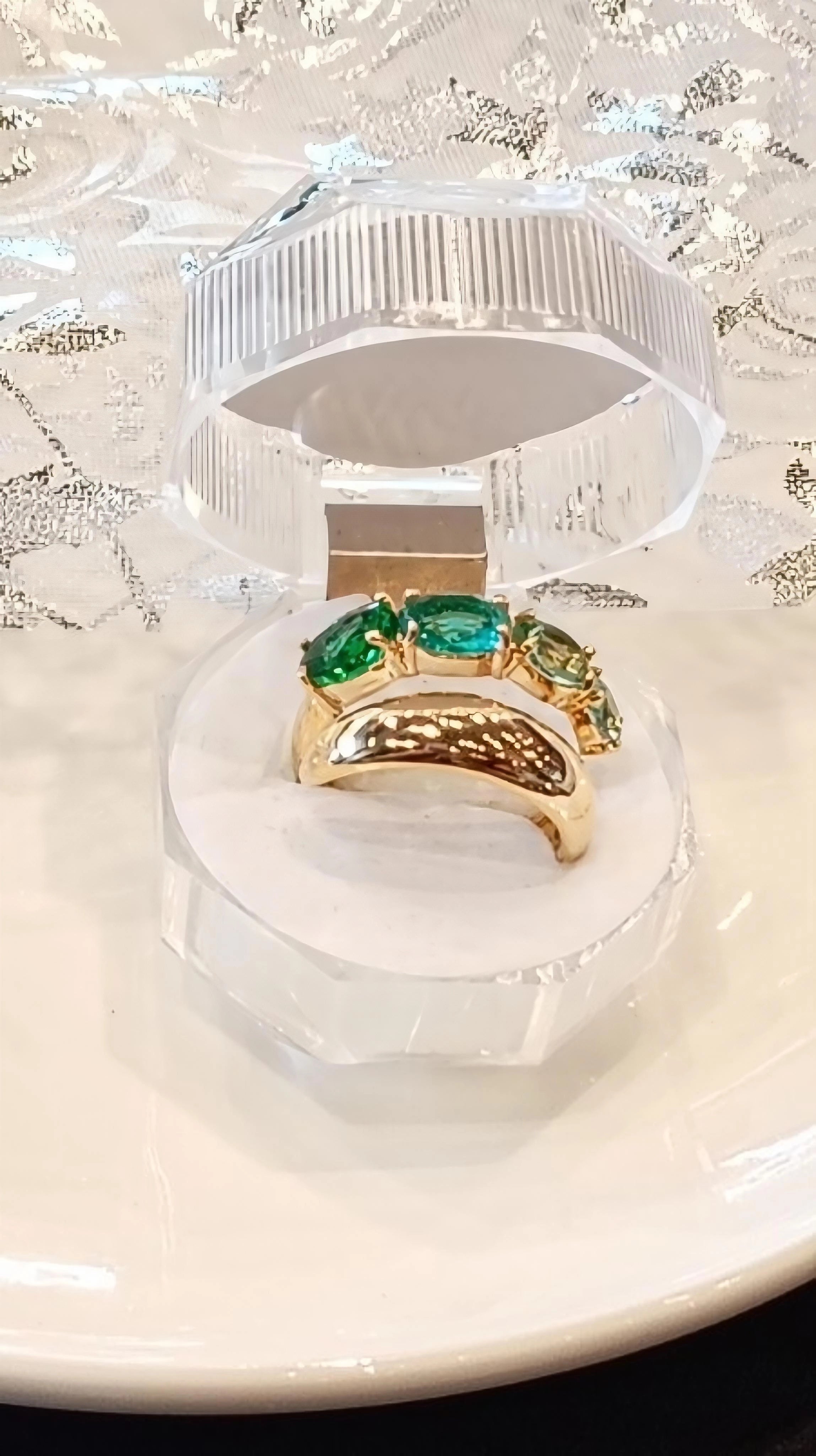 Anillo multicolor en tonos verdes